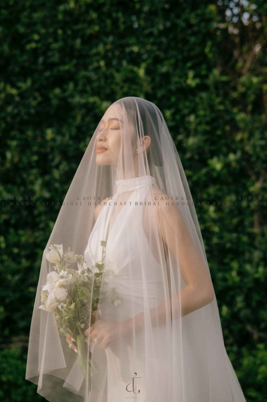 Bianco Plain Single Tier Veil